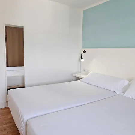 Ξενοδοχείο με διαμερίσματα San Marcial